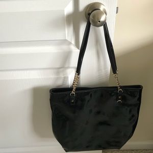Chic black Michael Kors tote :)